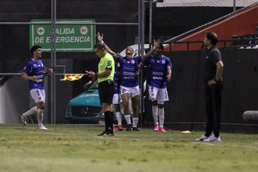 Sol choca con General Díaz.