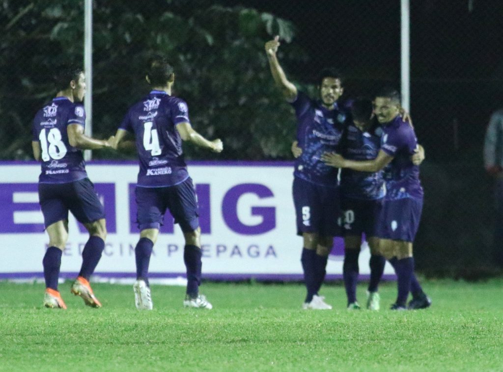 Un golazo de Delvalle decide la victoria del sorprendente Guaireña.
