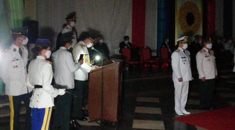 A oscuras, Abdo participa de egreso en la Academia Militar
