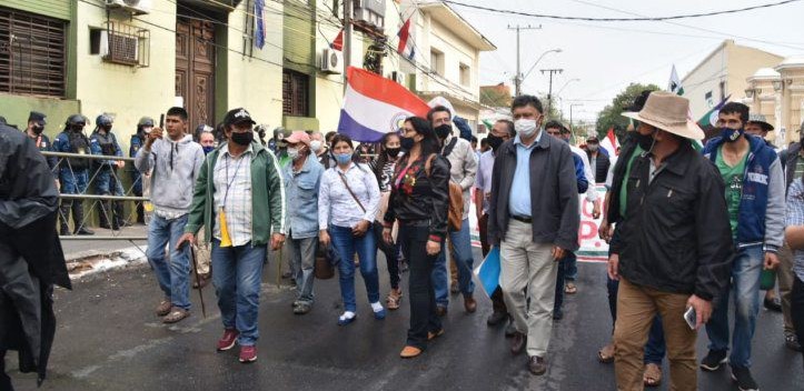 Cañicultores marchan en la Capital del país.