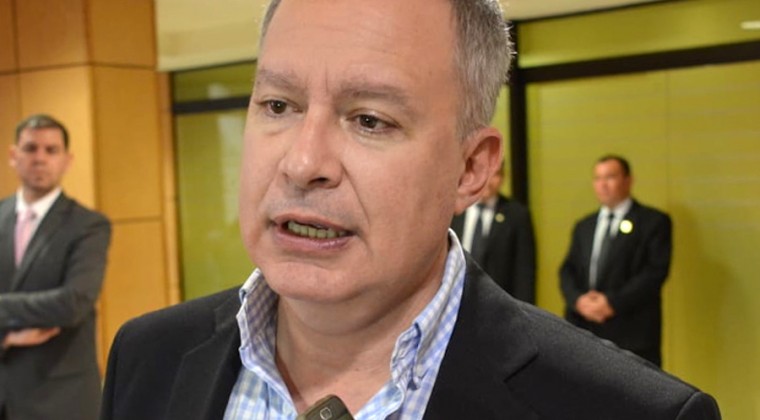 Senador denuncia complicidad política en negociado del oro en Paso Yobái