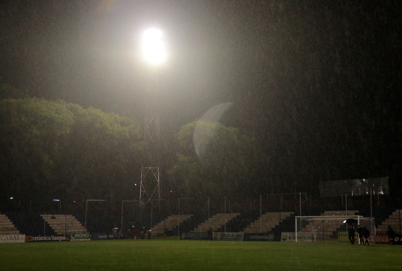 Fútbol pasado por agua.