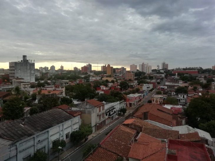Clima: Viernes cálido, con posibles lluvias y tormentas