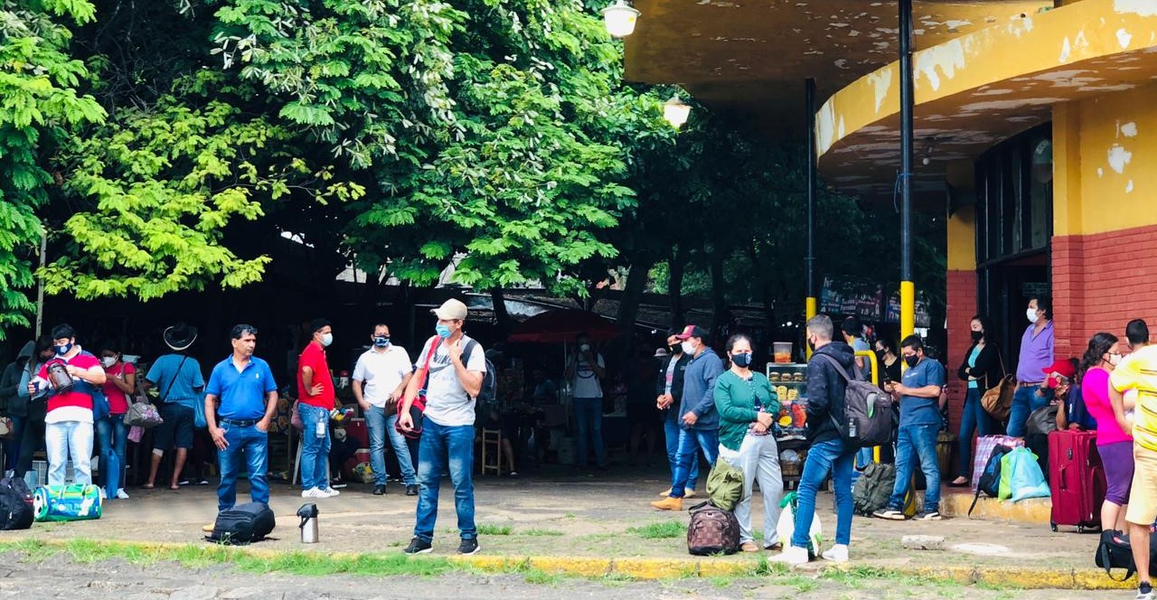Se observó el operativo retorno en la Terminal de Villarrica.