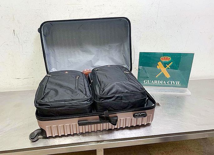 Funcionarios del aeropuerto cargaron cocaína en maleta de una paraguaya.