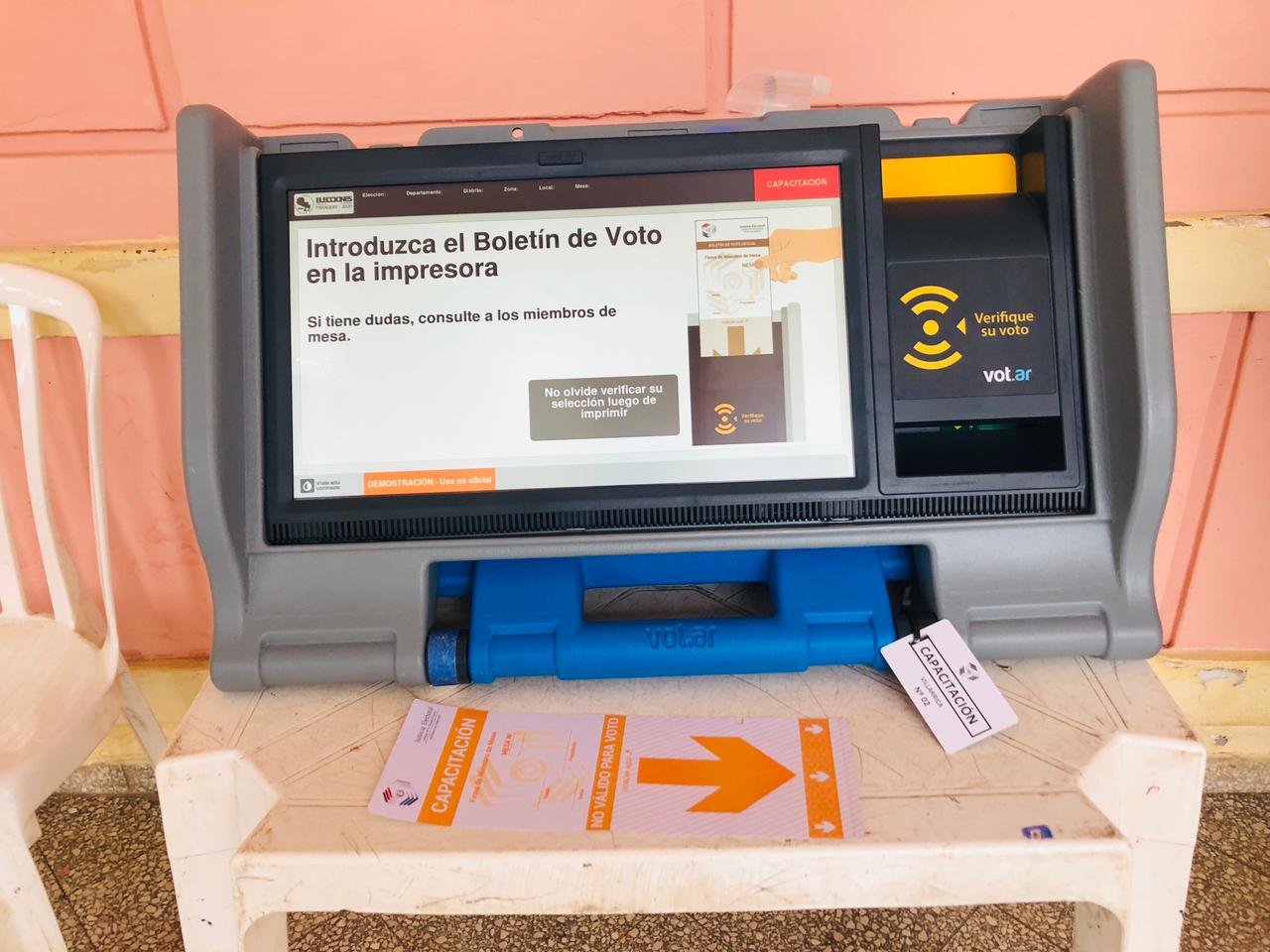 Registro Electoral realiza la capacitación a los electores en diferentes puntos de Villarrica.