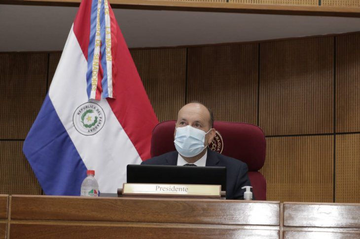 Ejecutivo «echa por tierra» ley de binacionales, afirma presidente del Congreso