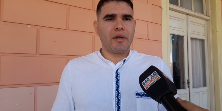 Intendente Magín Benítez ya recibió documentaciones de donación de dinero por parte de empresarios españoles para reconstruir Terminal de Buses de Villarrica.