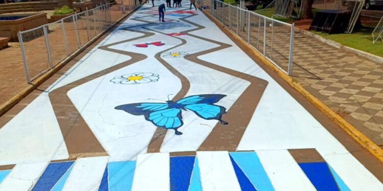 Pintan la General Díaz para el Corso de las Flores.