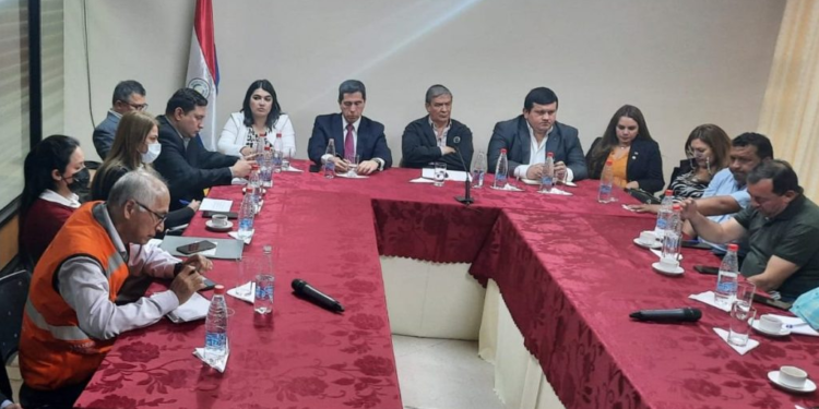 Ejecutivo promete desburocratizar gestiones para asistir a campesinos.