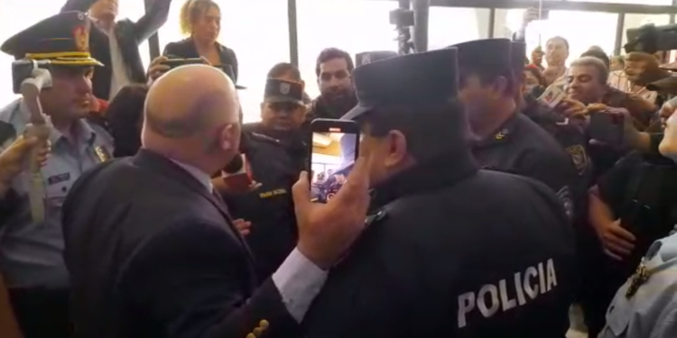 Tensión entre adeptos del Dr. Juan Carlos Vera y el Asesor Jurídico del Presidente de la Junta, Abg. Federico Ocampos López Moreira.