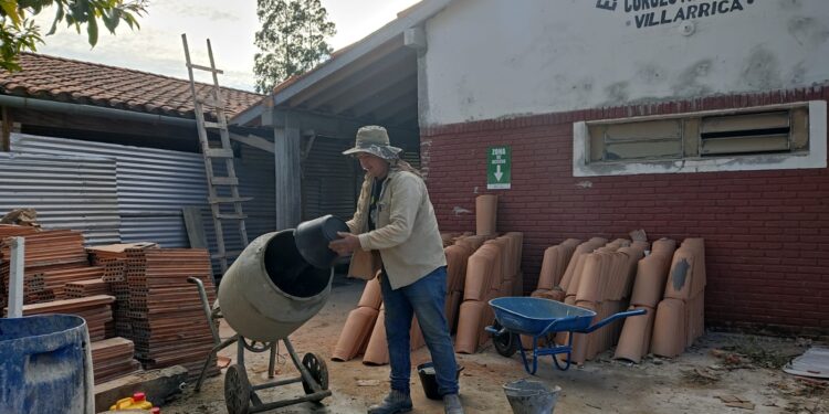 Avanzan obras de construcción de aulas en Escuela Kuruzú Francisco de Villarrica.