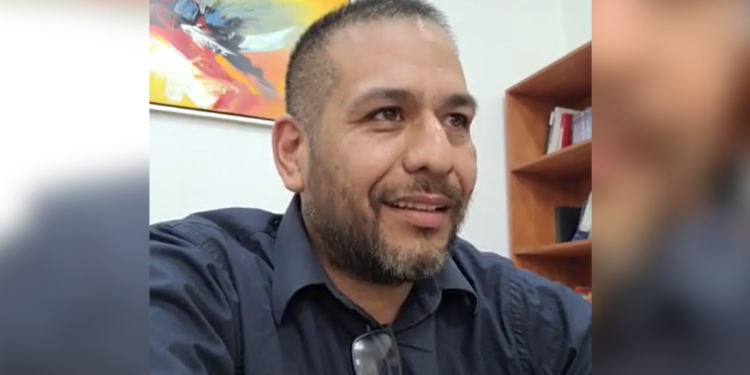 Cuestionan inacción de la Fiscalía pese a numerosas denuncias contra ex defensor del pueblo.