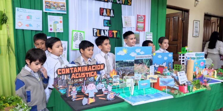 Alumnos del Colegio Buscio presentaron Feria de Ciencias.