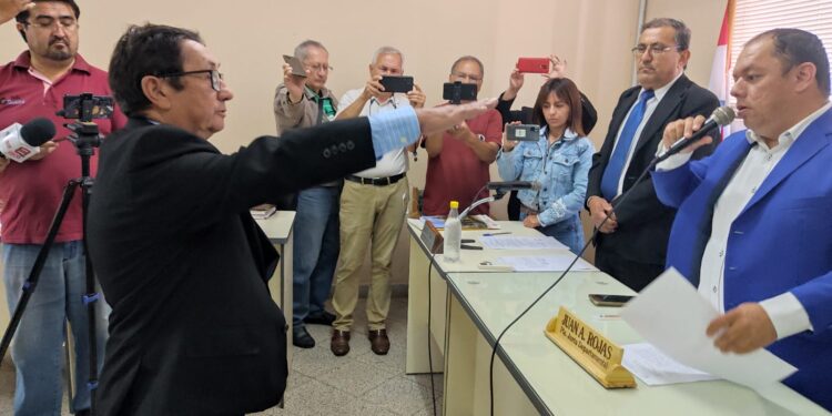 Pablo Alider Peralta asume como nuevo Concejal Departamental del Guairá.