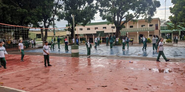 Docentes del Guairá están en contra de la Transformación Educativa que pretende implementar el MEC.
