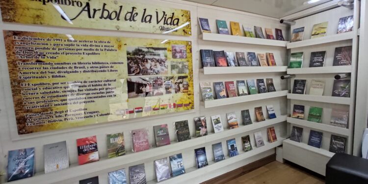Expo Libro «Árbol de la vida» se desarrolla en la ciudad.