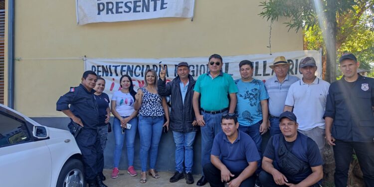 Funcionarios penitenciarios exigen la renovación de sus contratos.