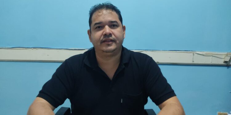 ESSAP procedió a varias reparaciones de cañerías rotas en el barrio Lomas Valentinas.