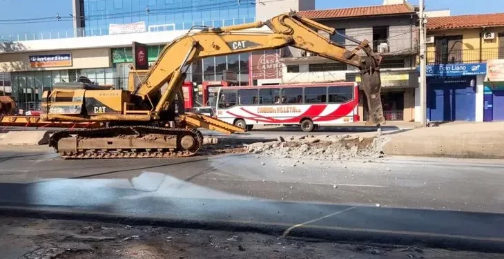 Imputan a ex ministro de Obras y otras dos personas por caso Metrobús