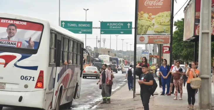 Mario Abdo destituye a Sánchez y nombra a nuevo viceministro de Transporte.