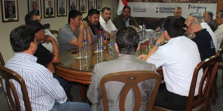 Intendente de La Colmena mantuvo una reunión con el Ministro de Agricultura y Aduanas.