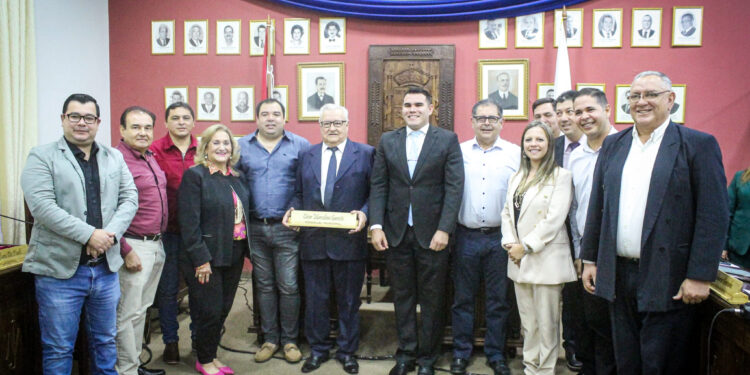 El Abg. César Garcete asumió como nuevo concejal de Villarrica.