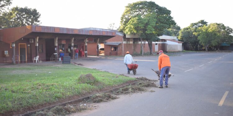 Intendente de La Colmena realizó el control de las mejoras del distrito.