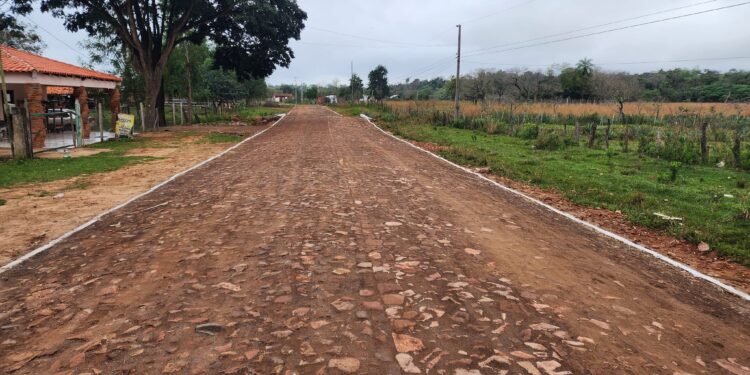 Inauguraron obra de empedrado en Natalicio Talavera.