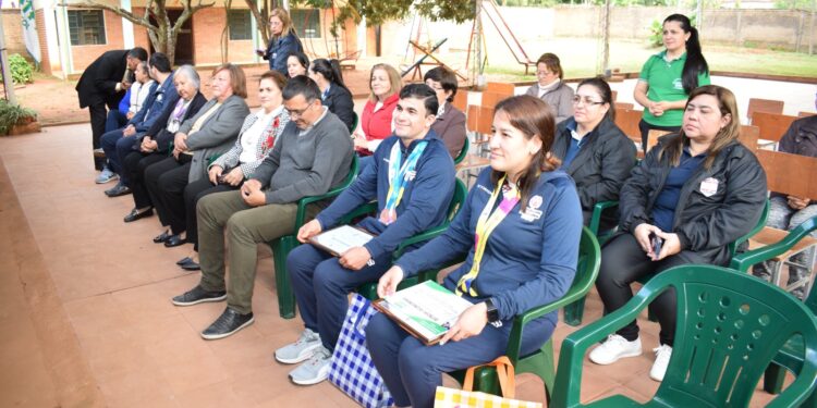 Participantes de La Colmena en las Olimpiadas Especiales recibieron reconocimiento.