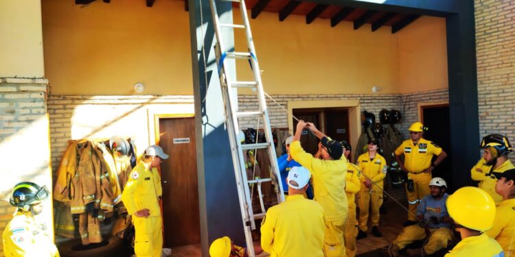 Bomberos Amarillos iniciaron la jornada con un accidente de tránsito con derivación fatal.