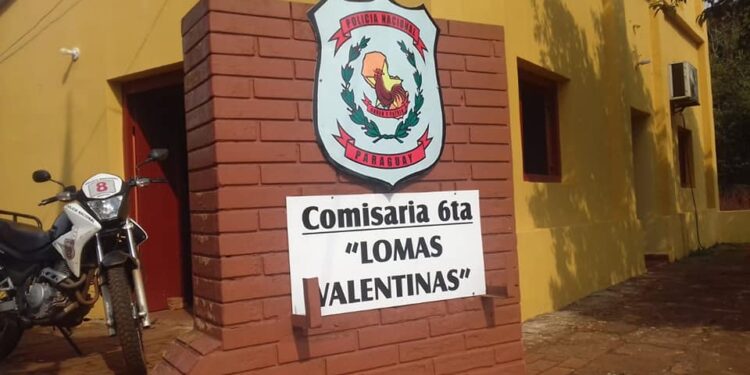 Camioneta de la SENABICO chocó contra una muralla.