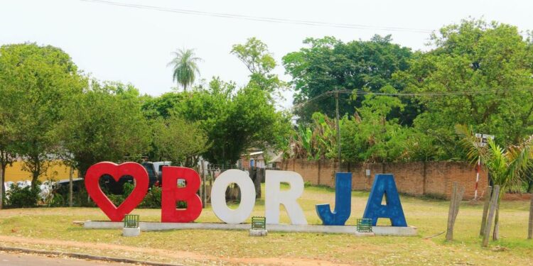 Camioneta de la Diócesis de Villarrica involucrado en un accidente de tránsito.