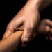 Imputan a joven que habría agredido sexualmente a su madre biológica.