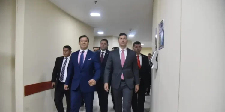 Santiago Peña evalúa eliminar la Secretaría Anticorrupción.