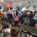 Inicia implementación de cédulas con chip en medio de largas filas.