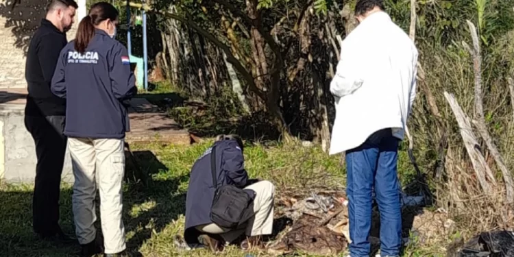 Valenzuela: Cadáver de una mujer aparece al costado del cementerio.