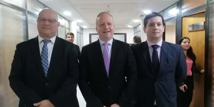 Futuro titular de Hacienda confirma a economistas para viceministerios.