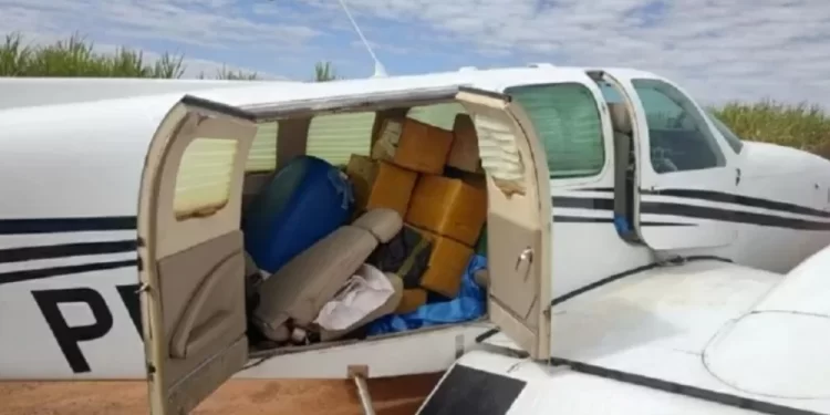 Interceptan en Brasil avioneta que salió de Paraguay con 400 kilos de cocaína.