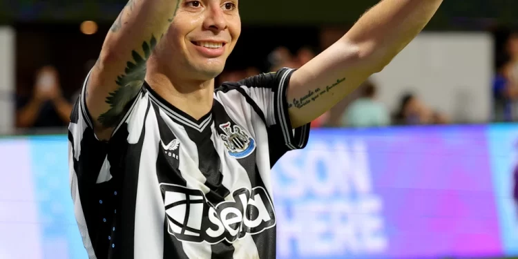 Golazo e icónico festejo de Miguel Almirón en Atlanta.