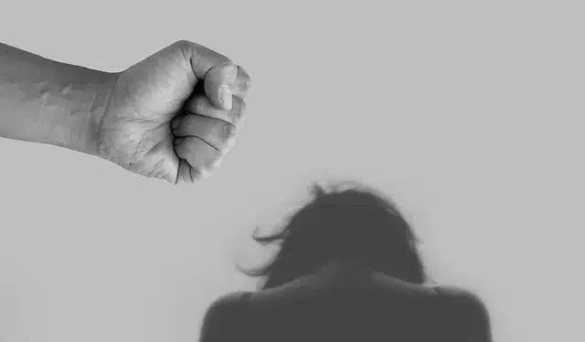 Aprehenden a un hombre por supuesta violencia intrafamiliar.