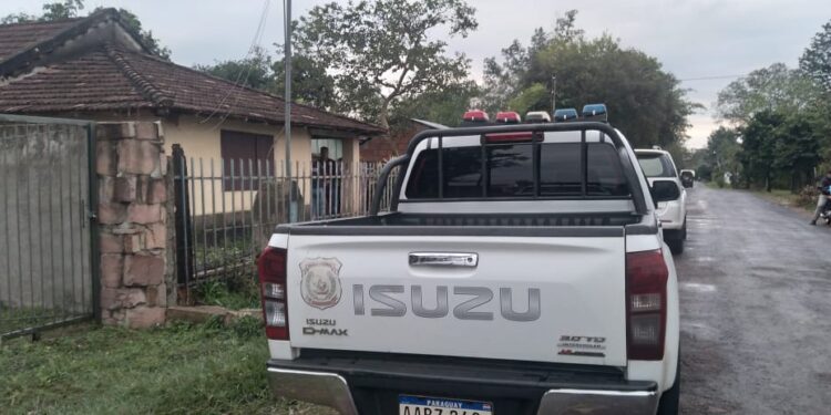 Allanan recinto privado e incautan drogas tipo cocaína en el mismo.