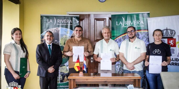 Municipio de Villarrica entregó andadores a través de un convenio con el Grupo Empresarial La Rivera.