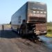 Camión de gran porte chocó por la parte trasera de un colectivo y el guarda falleció.