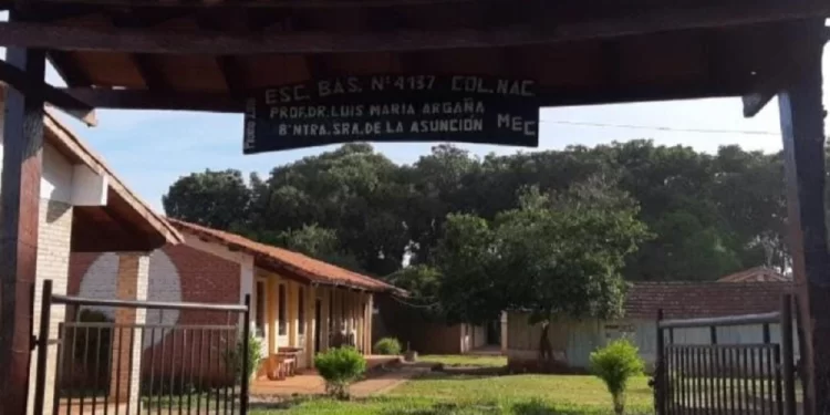 Una maestra recibe carta de contenido sexual y amenaza de muerte.