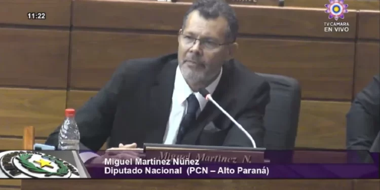 Diputado denuncia amenaza de muerte por líder de bancada de HC, Rocío Abed.