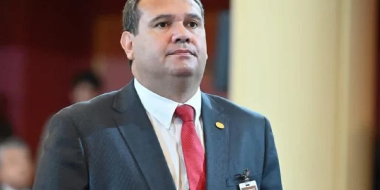 Parlasuriana uruguaya recrimina a Derlis Maidana por interrumpir cuando hablaba.