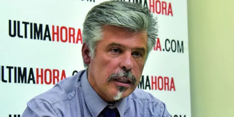 Fiscalía acusa a Giuzzio por presunta coima y pide su juicio.