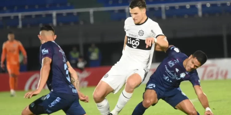 Guaireña logró un empate ante Olimpia.