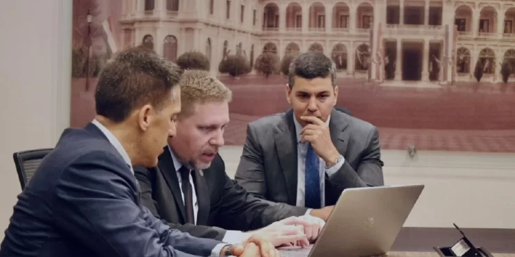 Baja de combustibles se logró con despidos masivos y nueva negociación, afirma Eddie Jara.